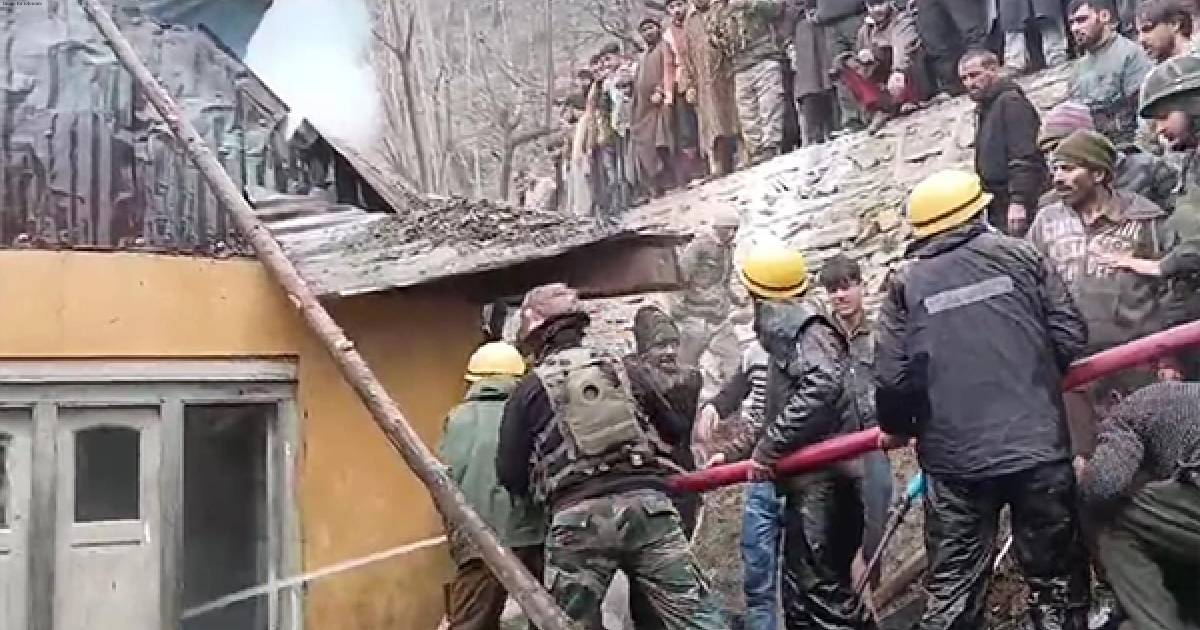 J-K: Indian Army acts swiftly, douses fire in Baramulla's Bacchi village
